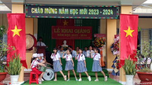 VAN NGHE CHAO MUNG